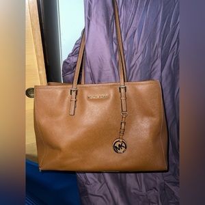 Michale Kors tan leather pocketbook
